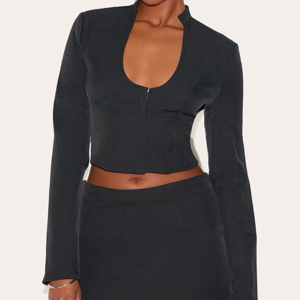 Pretty Little Thing Plunge Shirt - US 6